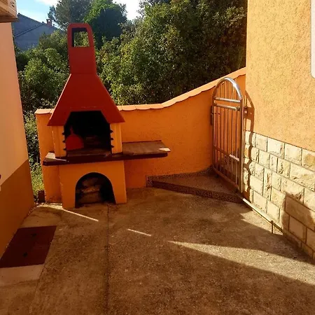 House 4 *
